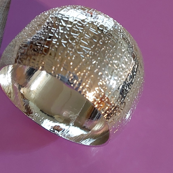 🌺 Set of 8 Silver Toned Metal Napkin Rings - Picture 12 of 12